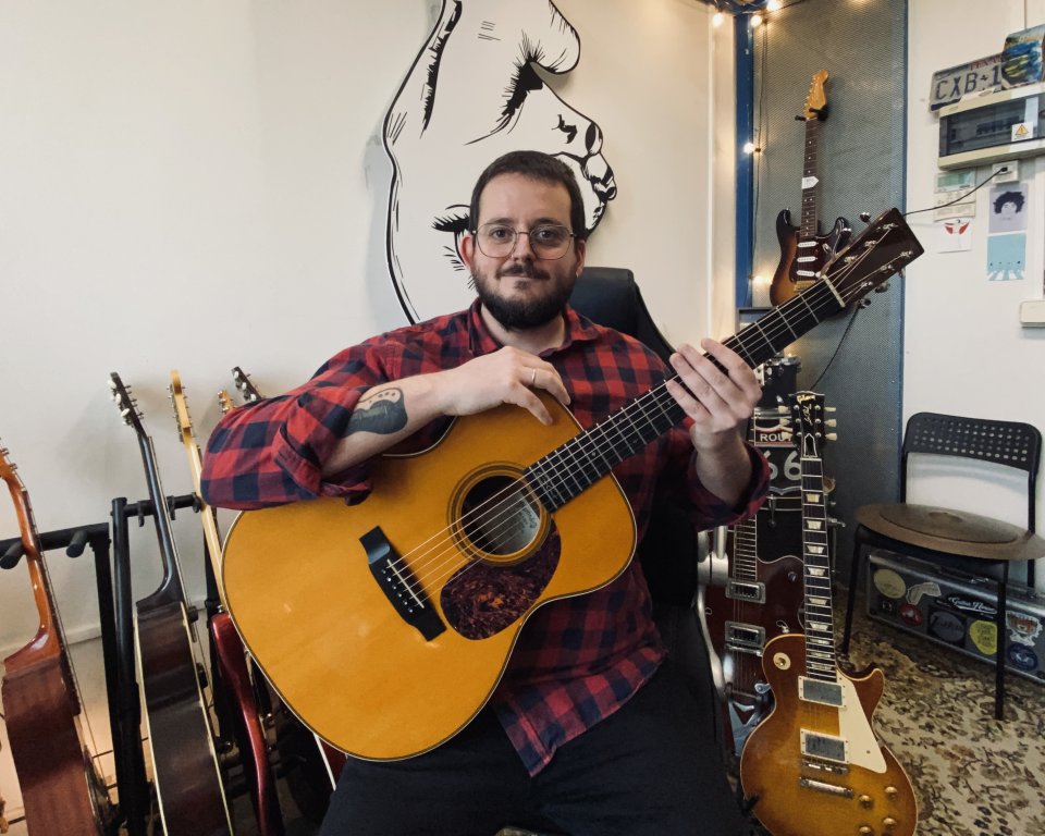 Cursos de Fingerpicking Guitar - Roadhouse Guitar School