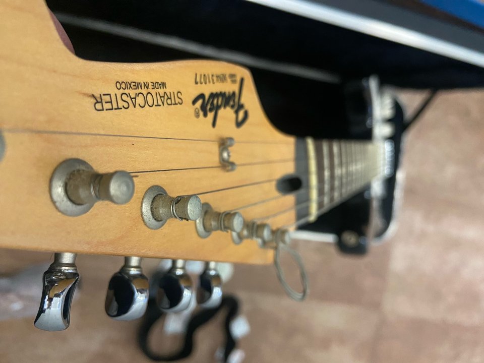 Fender Stratocaster Squier México 1994 y Estuche USA