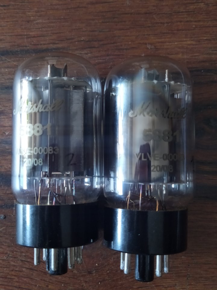 Set Matched Pair Marshall 5881 Premium Selected por TAD (100% Salud) de segunda mano · Foto 1 de 2 · León · 120 €