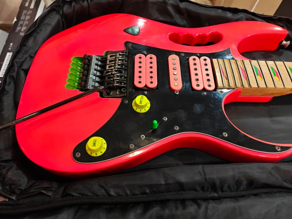 Ibanez Steve Vai 777 del 1989 japonesa de segunda mano · Foto 2 de 10 · Málaga · 5250 €