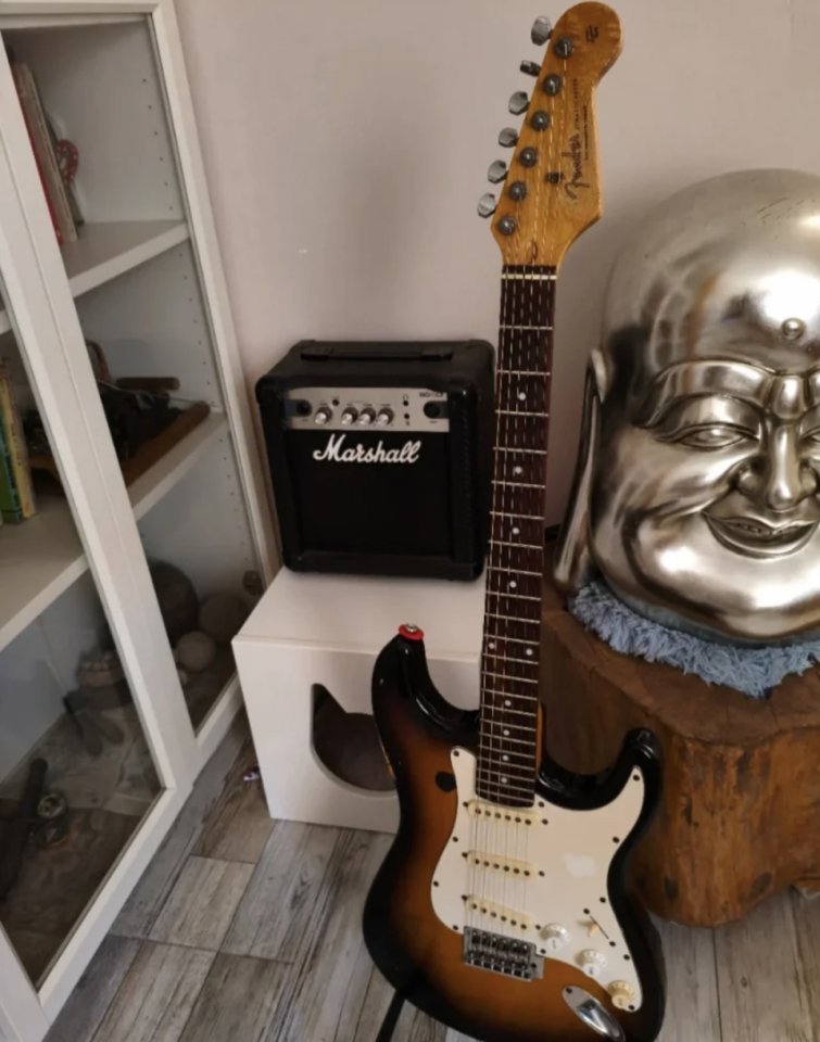 Pack Guitarra + Ampli Marshall MG10 + funda y jack de segunda mano · Foto 1 de 6 · Tarragona · 70 €
