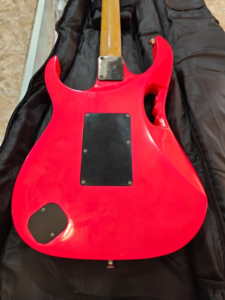 Ibanez Steve Vai 777 del 1989 japonesa de segunda mano · Foto 5 de 10 · Málaga · 5250 €