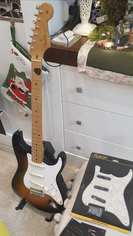 Fender classic player 50s Stratocaster de segunda mano · Foto 2 de 2 · Madrid · 850 €