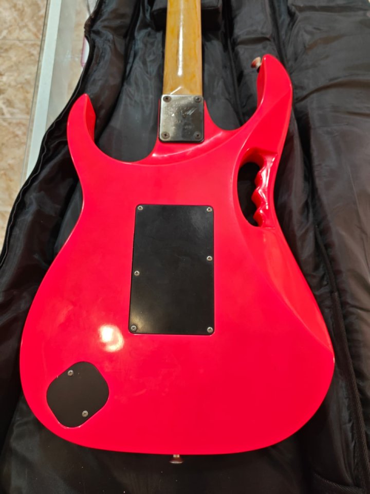Ibanez Steve Vai 777 del 1989 japonesa de segunda mano · Foto 6 de 10 · Málaga · 5250 €