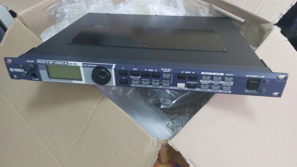 Yamaha Motif Rack ES + Roland A-500S de segunda mano · Foto 3 de 3 · Pontevedra · 450 €