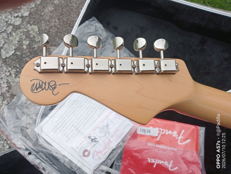 John Mayer Signature 2005 Shoreline Gold Big Dipper Fender Stratocaster de segunda mano · Foto 10 de 10 · A Coruña · 2750 €