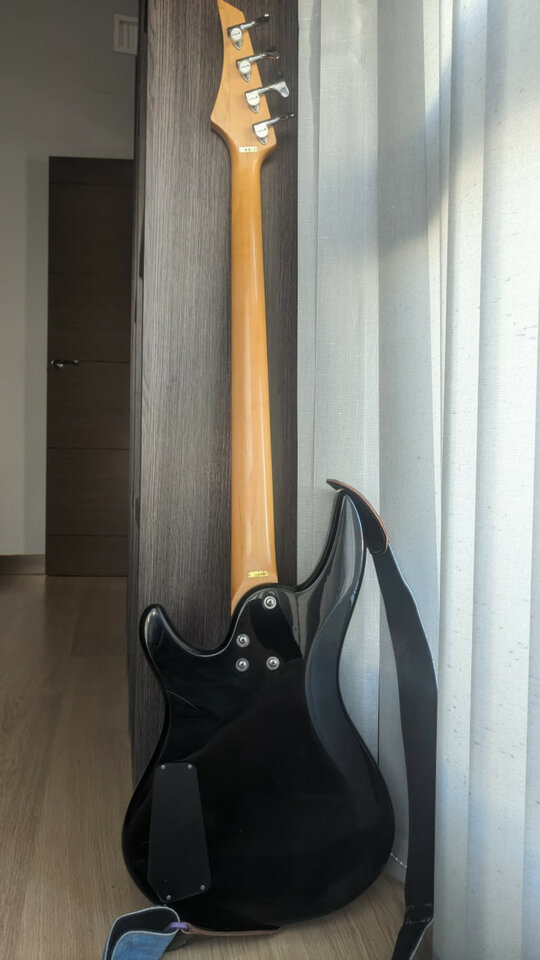 Bajo Samick YB-430