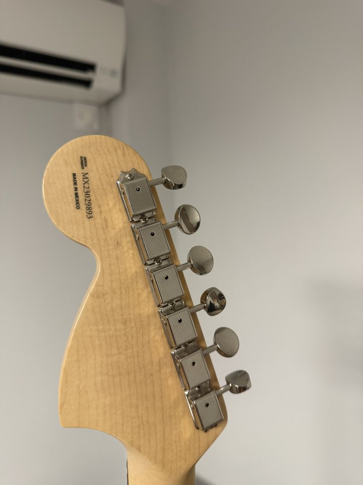 Fender Tom Delonge de segunda mano · Foto 2 de 4 · Madrid · 1050 €