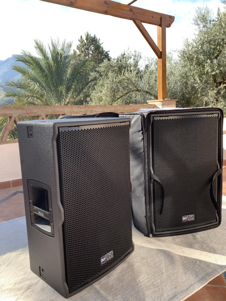 Pareja RCF TT 25-A MKII + Fundas Originales RCF (Estado MINT / Impecables) de segunda mano · Foto 3 de 7 · Málaga · 4250 €