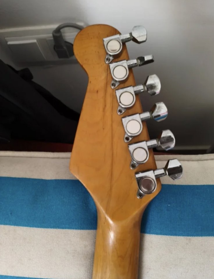 Pack Guitarra + Ampli Marshall MG10 + funda y jack de segunda mano · Foto 6 de 6 · Tarragona · 70 €