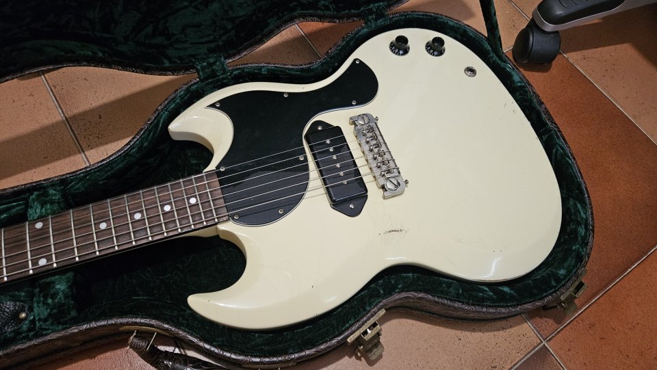 Vendo mis guitarras de segunda mano · Foto 5 de 7 · Madrid · 1 €