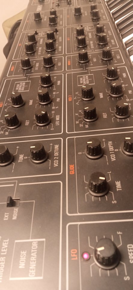 Yamaha cs15 sintetizador analógico de segunda mano · Foto 2 de 4 · Madrid · 900 €