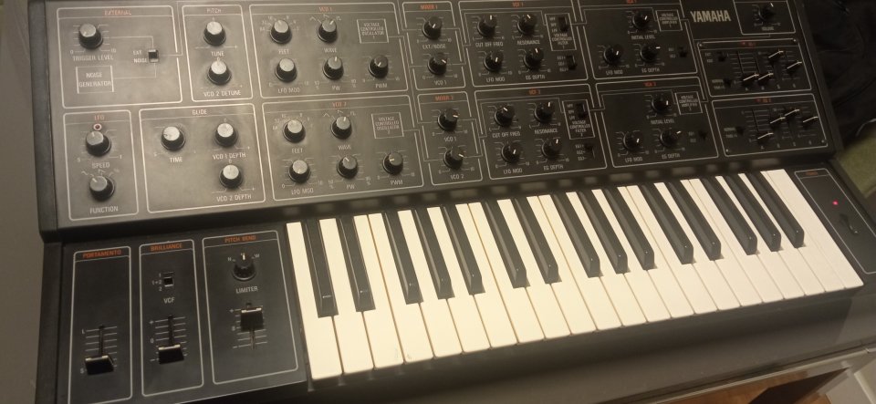 Yamaha cs15 sintetizador analógico de segunda mano · Foto 3 de 4 · Madrid · 900 €