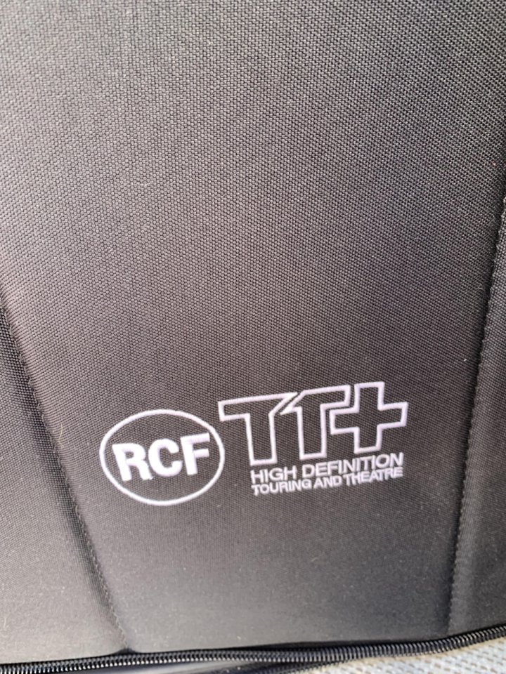 Pareja RCF TT 25-A MKII + Fundas Originales RCF (Estado MINT / Impecables) de segunda mano · Foto 6 de 7 · Málaga · 4250 €