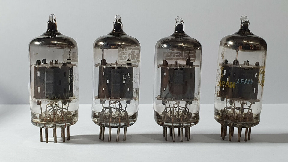 Válvula previo NEC Japan 12AX7 NOS (ECC83 / 7025) hifi tubo