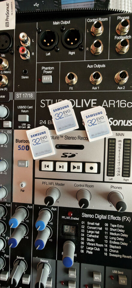 PreSonus StudioLive AR16c + funda, estuche, tarjetas y etiquetas magnéticas