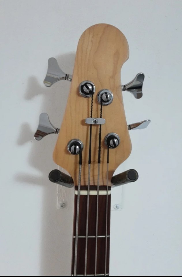 Bajo eléctrico Yamaha BB 411