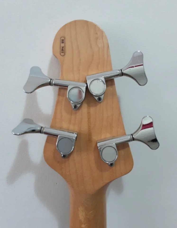 Bajo eléctrico Yamaha BB 411