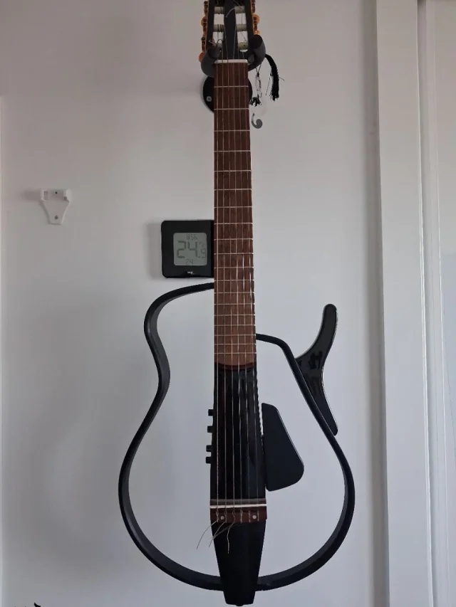 Silent Guitar Yamaha SLG110N - incluye funda de segunda mano · Foto 1 de 6 · Madrid · 450 €