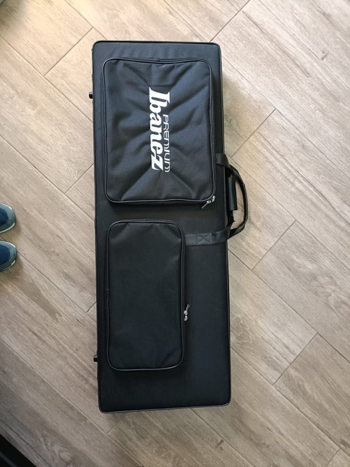 Funda estuche flight case Ibanez Premium RG Como salida de tienda de segunda mano · Foto 1 de 2 · Madrid · 85 €