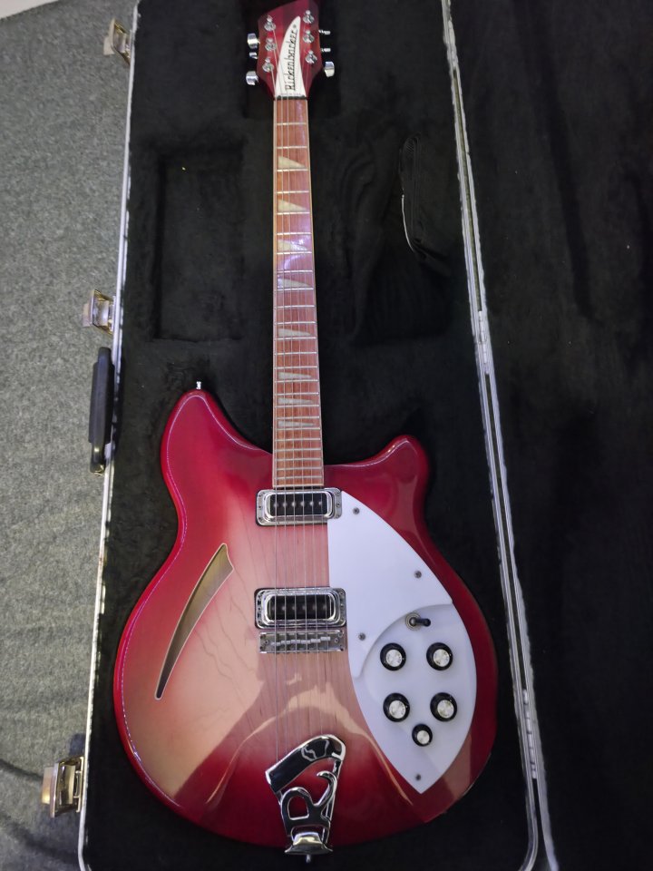 Guitarra Rickenbacker 360 FG, Año 2006 con estuche original de segunda mano · Foto 10 de 10 · Murcia · 1900 €