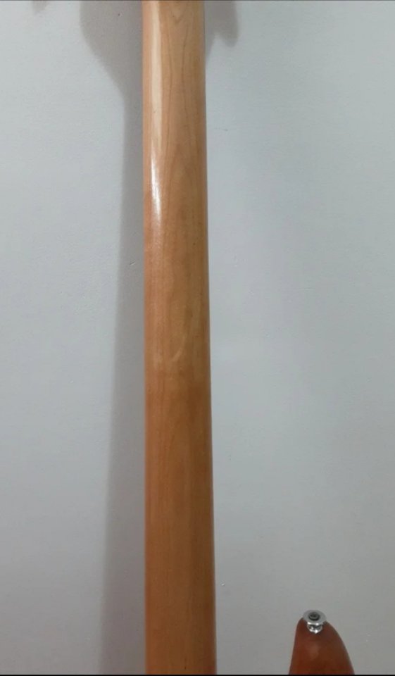 Bajo eléctrico Yamaha BB 411