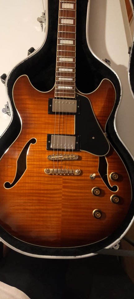 IBANEZ AS 93 VLS, con pastillas GIBSON 57 CLASSIC de segunda mano · Foto 1 de 7 · Barcelona · 425 €