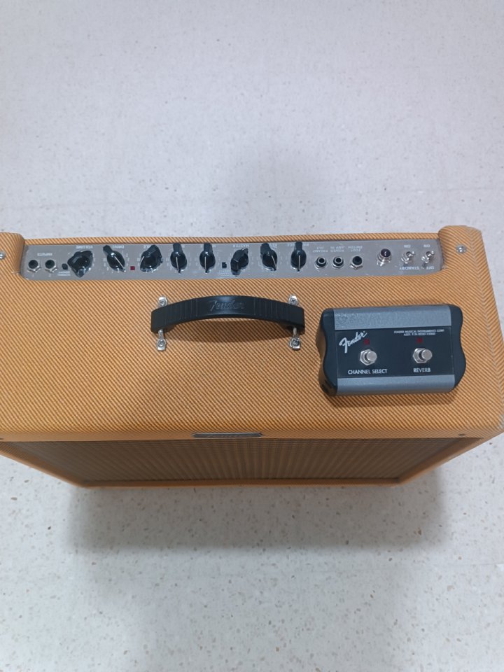 Fender Blues Deluxe Reissue de segunda mano · Foto 2 de 4 · Córdoba · 600 €