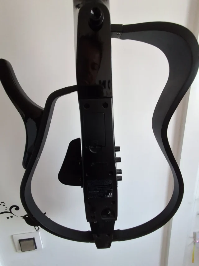 Silent Guitar Yamaha SLG110N - incluye funda de segunda mano · Foto 5 de 6 · Madrid · 450 €