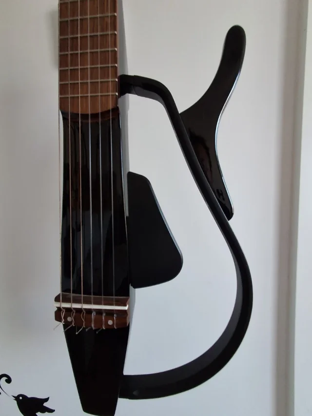 Silent Guitar Yamaha SLG110N - incluye funda de segunda mano · Foto 6 de 6 · Madrid · 450 €