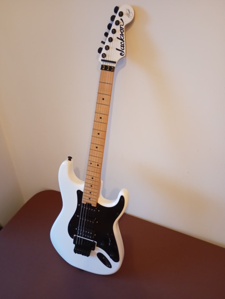 Jackson 50th Anniversary Adrian Smith Edición Limitada (a estrenar) de segunda mano · Foto 8 de 8 · Pontevedra · 1000 €