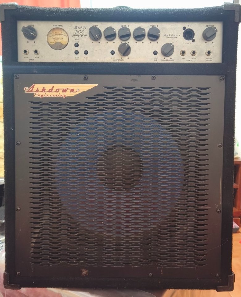 Amplificador de bajo Ashdown MAG 300 Evo II. de segunda mano · Foto 3 de 4 · Alicante · 295 €