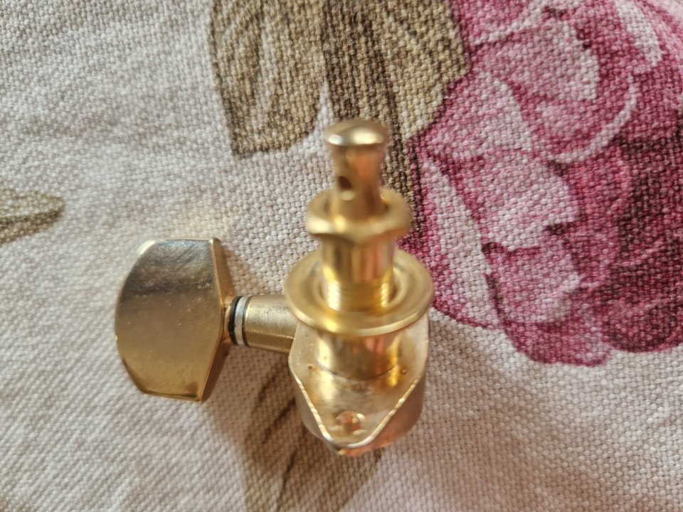Clavijero dorado 3+3 de segunda mano · Foto 1 de 4 · Murcia · 35 €