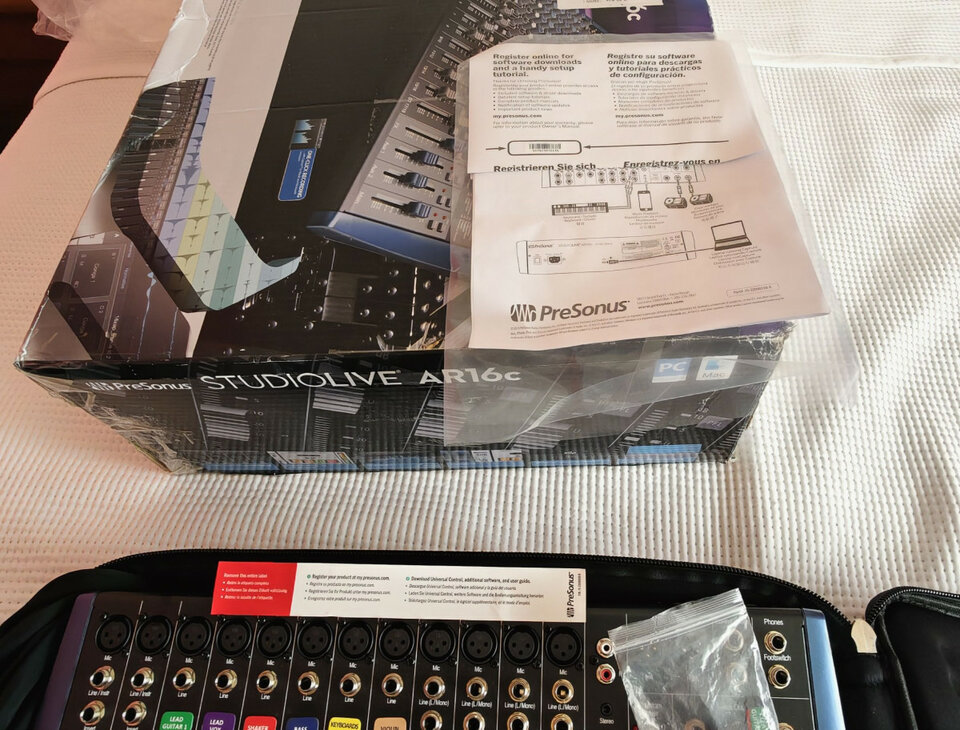 PreSonus StudioLive AR16c + funda, estuche, tarjetas y etiquetas magnéticas
