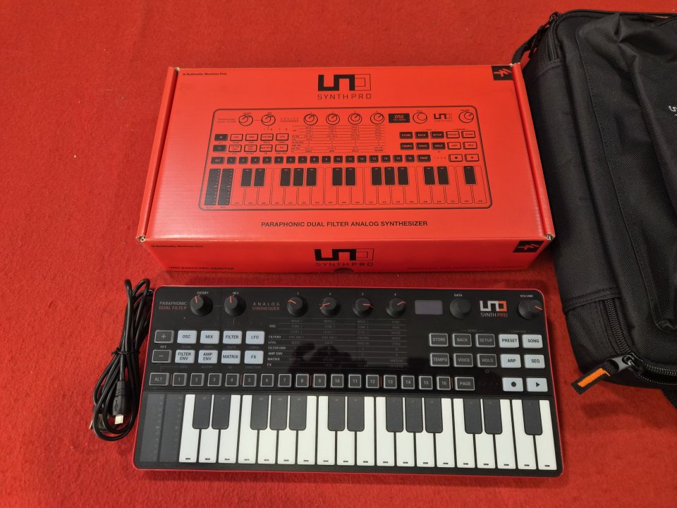 Sintetizador UNO synth pro de segunda mano · Foto 1 de 5 · Girona · 220 €