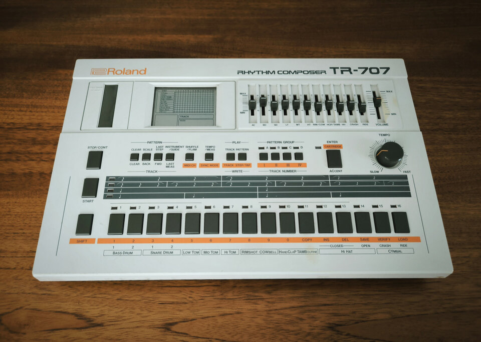 Roland TR-707