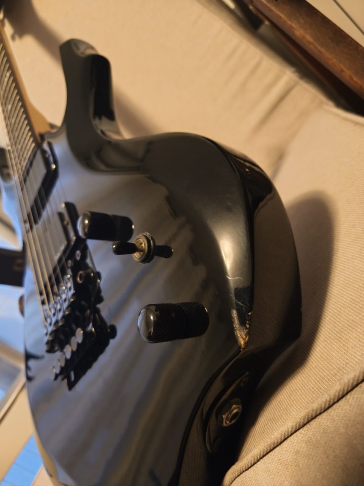 ESP LTD F-200 (2006) – Estilo extremo, perfecta para metal / hard rock