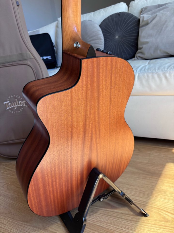 Taylor 114CE-S de segunda mano · Foto 5 de 7 · Madrid · 700 €
