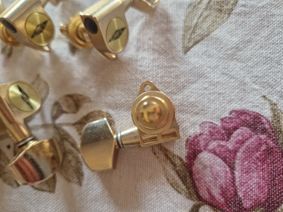 Clavijero dorado 3+3 de segunda mano · Foto 3 de 4 · Murcia · 35 €