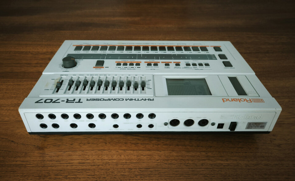 Roland TR-707