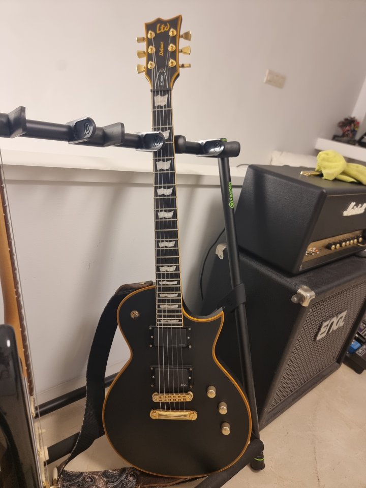 Guitarra eléctrica LTD EC 1000 negro