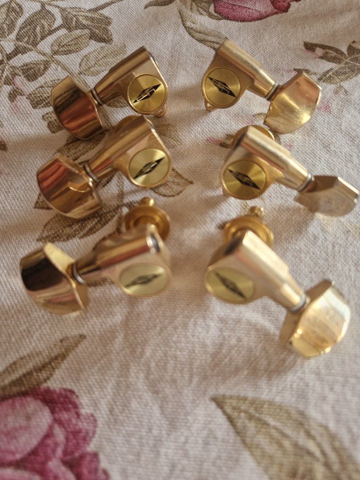 Clavijero dorado 3+3 de segunda mano · Foto 4 de 4 · Murcia · 35 €
