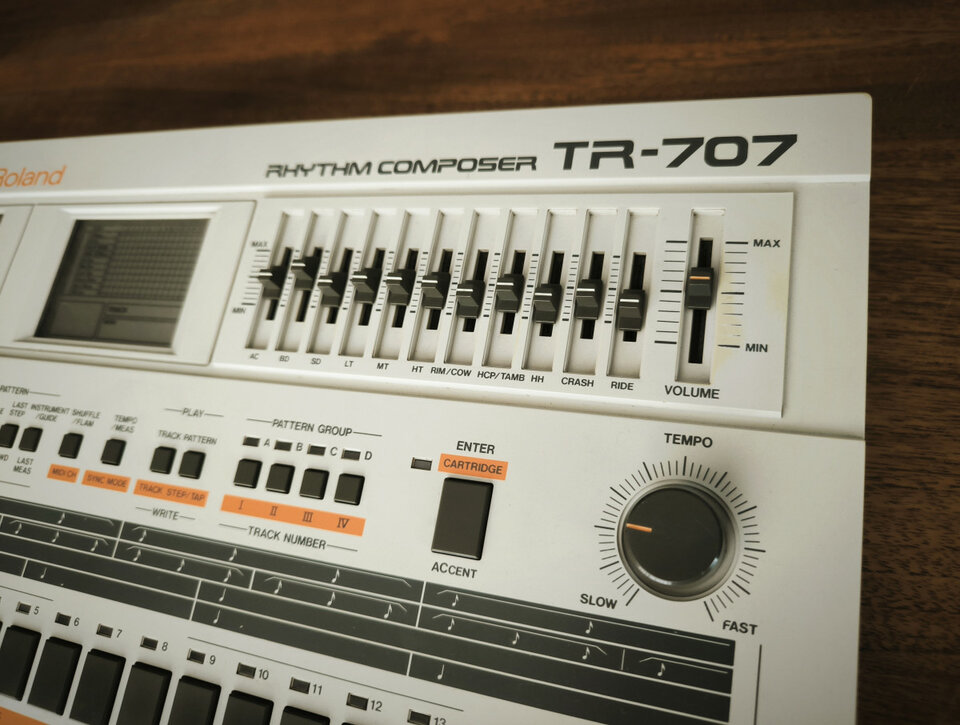 Roland TR-707