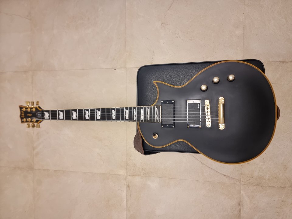 Guitarra eléctrica LTD EC 1000 negro