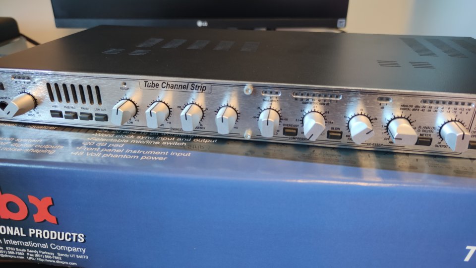 DBX 376 Tube Channel Strip con salida digital