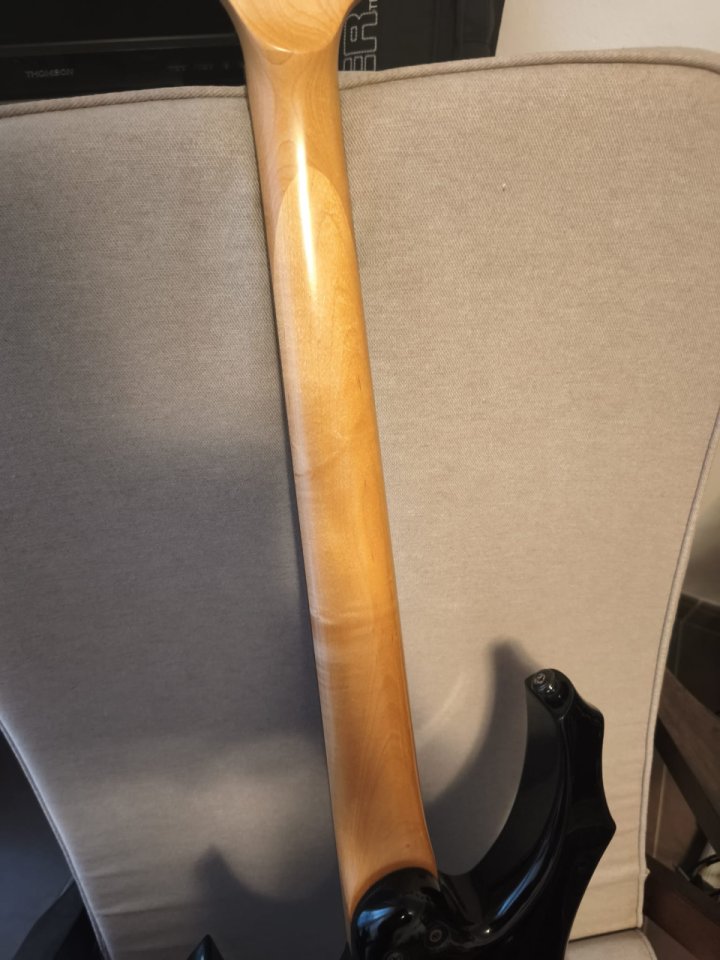 ESP LTD F-200 (2006) – Estilo extremo, perfecta para metal / hard rock