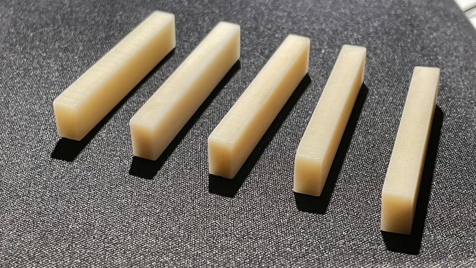 Hueso y Cuerno en bruto para talla de cejuelas y silletas