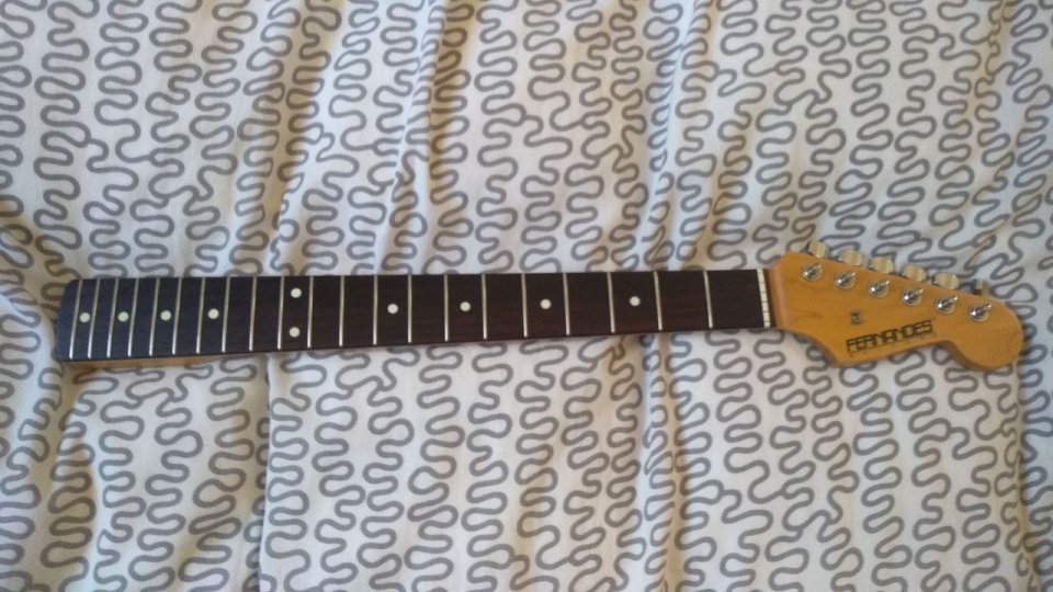 Mástil Strat FERNANDES made in Japan radio 9.5'' y C de segunda mano · Foto 1 de 10 · Valencia · 250 €