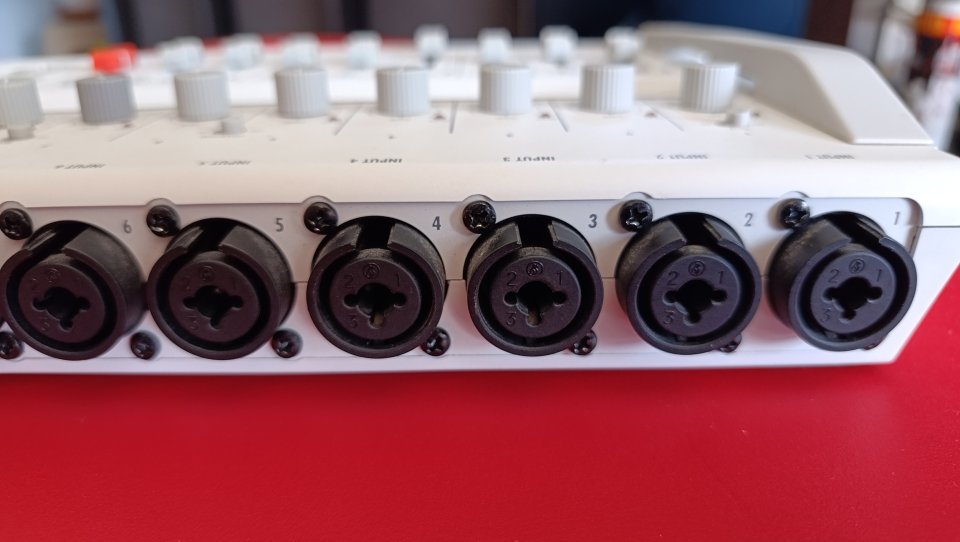 Multipistas 16 pistas Zoom R16 de segunda mano · Foto 2 de 5 · Ourense · 165 €