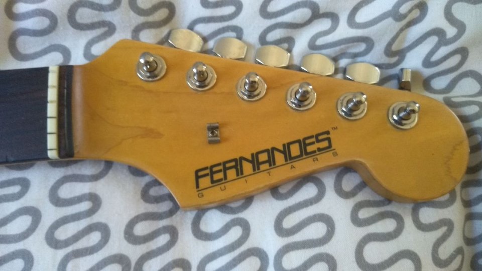 Mástil Strat FERNANDES made in Japan radio 9.5'' y C de segunda mano · Foto 2 de 10 · Valencia · 250 €
